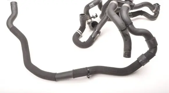 Volvo XC40 Engine coolant pipe/hose 32324802