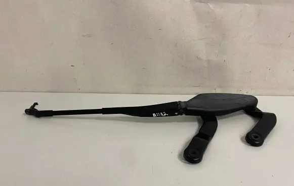 Mercedes-Benz E W211 Front wiper blade arm A2118200444