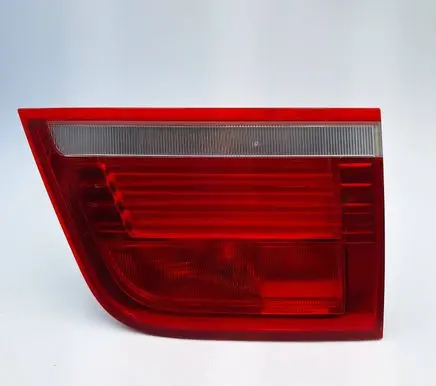 Tailgate rear/tail lights