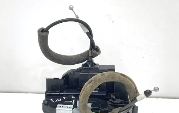 Nissan Juke I F15 Rear door lock 