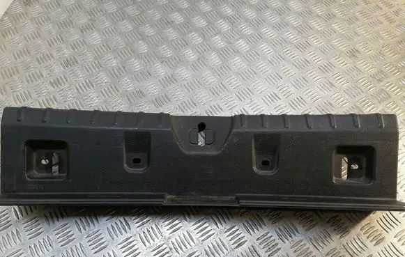 Trunk/boot sill cover protection