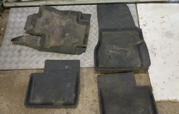 Renault Twingo III Car floor mat set 820137991