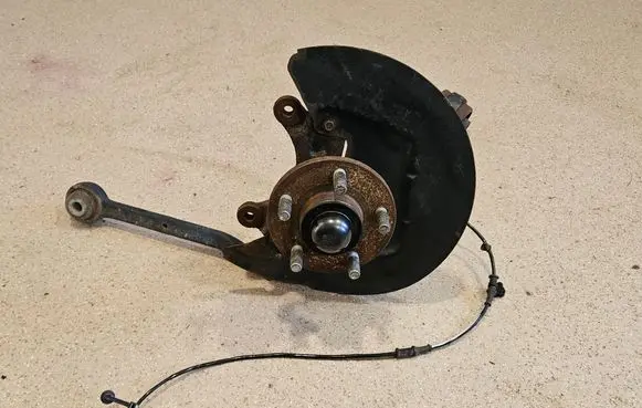 Ford Mustang VI Front wheel hub spindle knuckle FR3C3107A FR3C3078BB