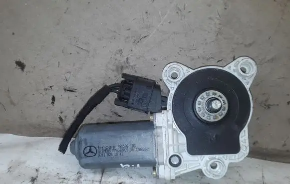 Mercedes-Benz C W203 Front door window regulator motor A2118201842