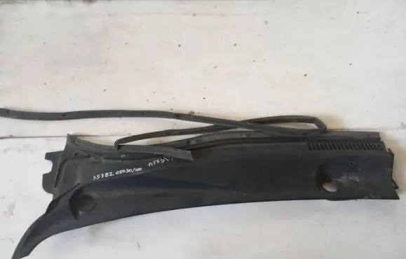 Toyota Avensis T250 Wiper trim 5578205030