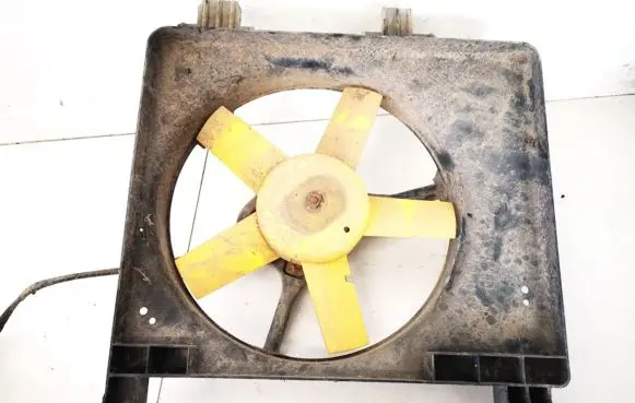 Ford Fiesta Radiator cooling fan shroud