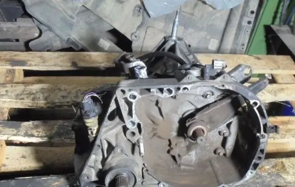 Dacia Logan I Manual 4 speed gearbox JH3058