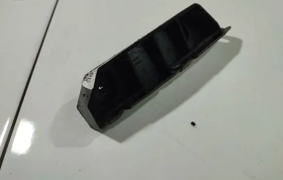 Front bumper mounting bracket