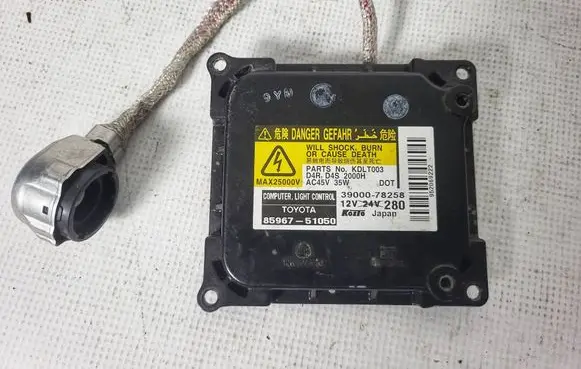 Toyota Avensis T270 Xenon control unit/module 8596751050 3900078258