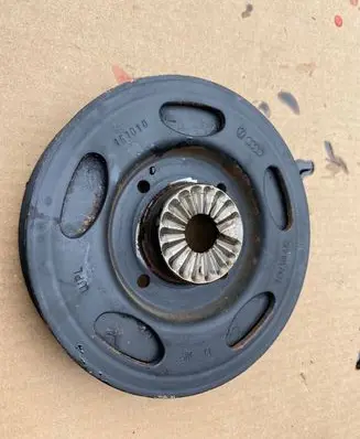 Skoda Yeti (5L) Crankshaft pulley 06H105243G