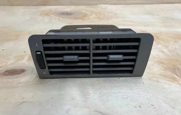 BMW 7 E38 Rear air vent grill 64228390117 64228390290