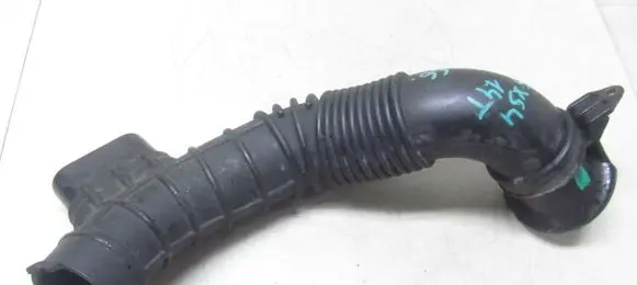 Suzuki SX4 S-Cross Air intake hose/pipe 68M-R04