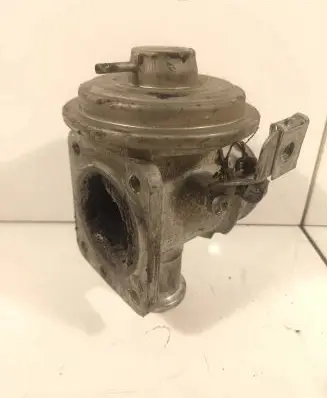 BMW 3 E90 E91 EGR valve 778545205