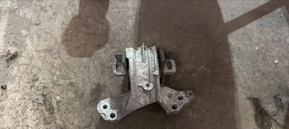 Citroen C5 Engine mount bracket 326B95