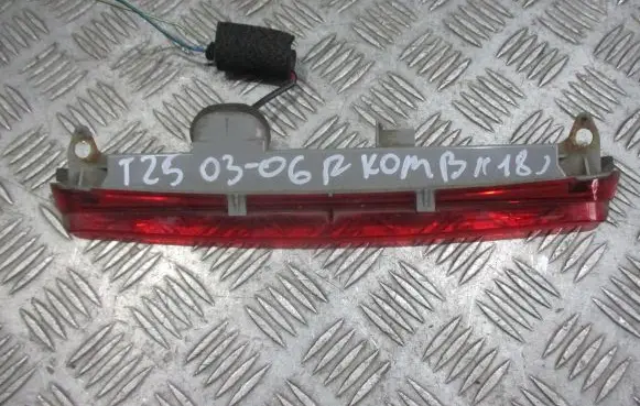 Toyota Avensis T250 Third/center stoplight