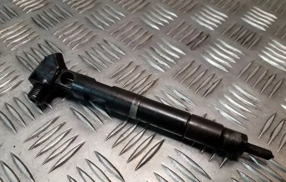 Mercedes-Benz E W212 Fuel injector 28348370 A6510702887