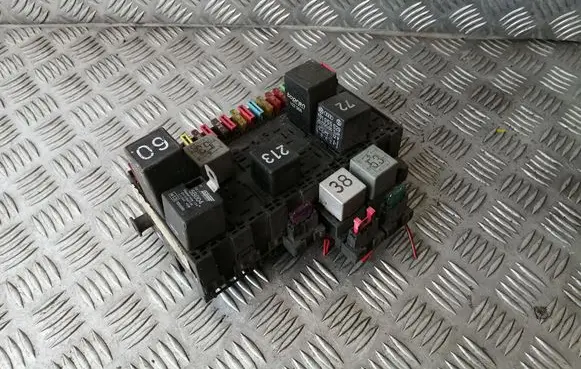 Volkswagen Transporter - Caravelle T4 Fuse module 357937039