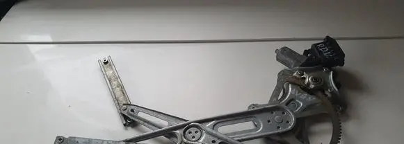 Toyota Avensis T270 Front door window regulator motor