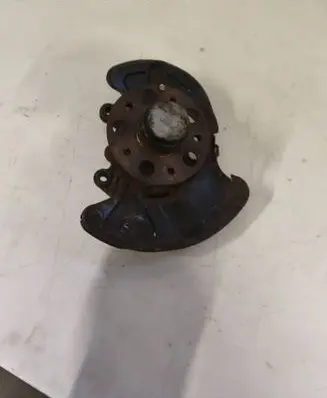 Front wheel hub