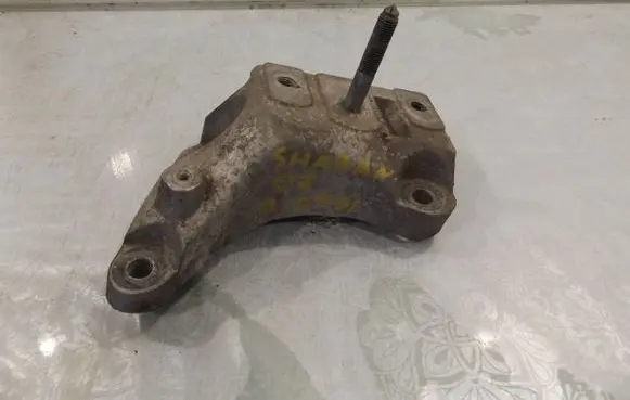 Volkswagen Sharan Engine mounting bracket 7M3399135A