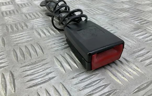 Volkswagen Jetta VI Front seatbelt buckle 5C6857755