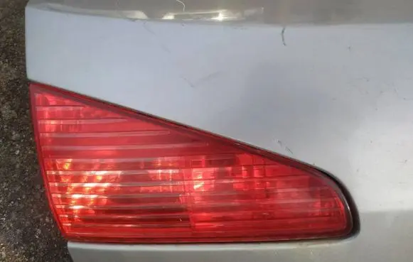 Peugeot 607 Tailgate rear/tail lights