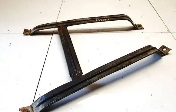Fuel tank mounting bracket