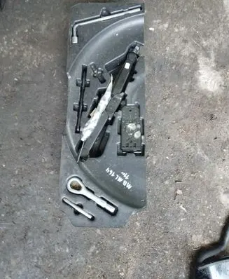 Mercedes-Benz ML W164 Glove box in trunk 