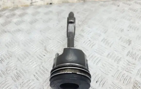 Mitsubishi Outlander Piston with connecting rod 81L97A8 81L97AB 038J