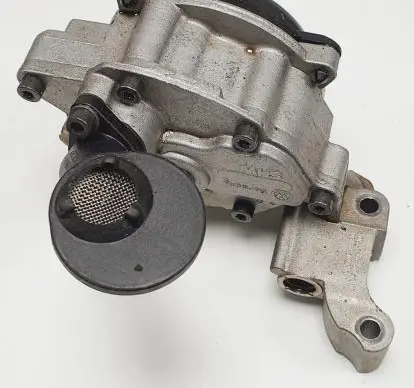 Volkswagen Golf VI Oil pump 03C105Q