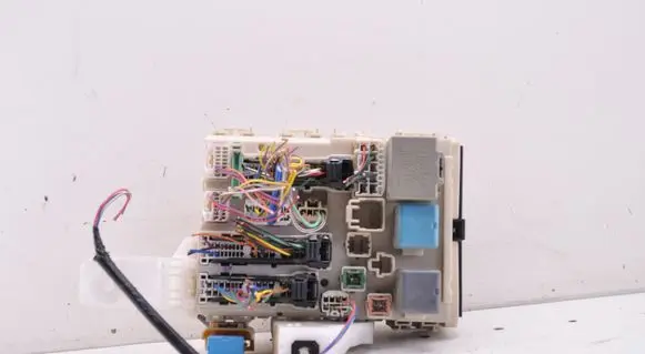 Toyota Prius (XW20) Fuse module 9139A