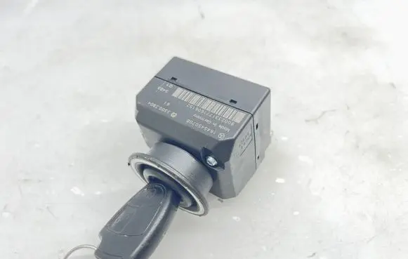 Mercedes-Benz ML W164 Ignition lock 1645450708