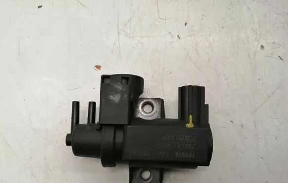 Toyota Corolla Verso AR10 Turbo solenoid valve 258190R010 70051307