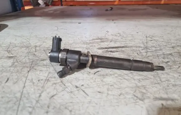 Volvo XC90 Fuel injector 30750283