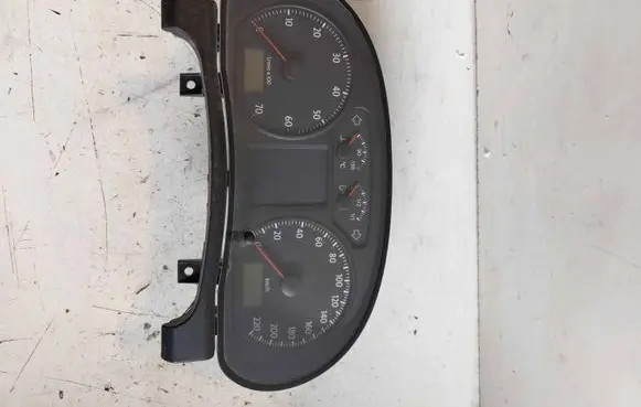 Volkswagen Polo Speedometer (instrument cluster) 88311330
