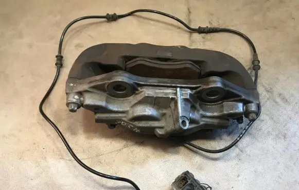 Mercedes-Benz C W205 Front brake caliper