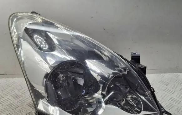 Toyota Corolla Verso AR10 Headlight/headlamp 811300F010