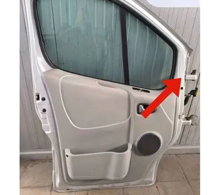 Opel Vivaro Front door upper hinge 311772M