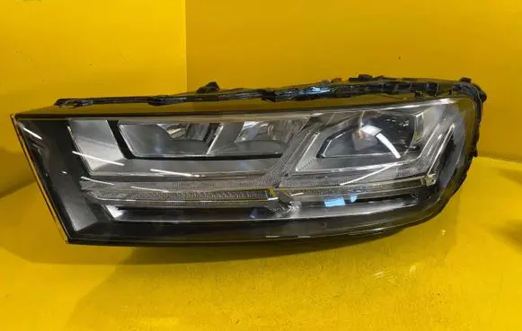 Audi Q7 4M Headlight/headlamp 4M0941033B