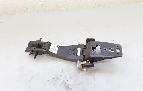 Rear door exterior handle/bracket