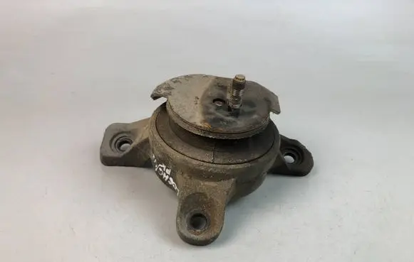 Subaru Legacy Engine mount bracket