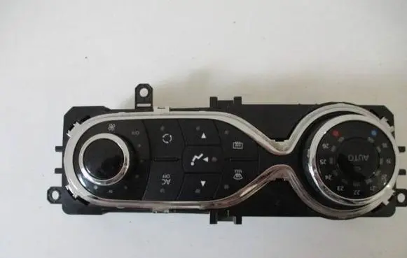 Renault Captur Climate control unit 275108796R 121031 E1067144