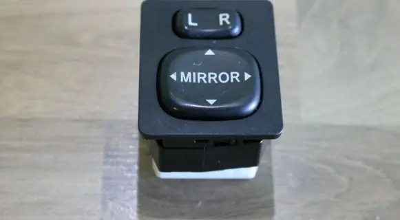 Toyota Corolla Verso AR10 Wing mirror switch 183574