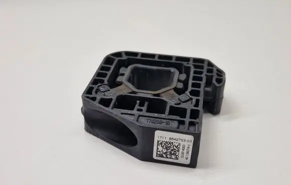 BMW X3 G01 Radiator mount bracket 8642753