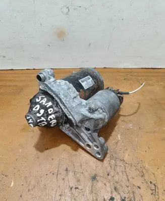 Dacia Sandero II Starter motor 233000779 M000T46571ZT
