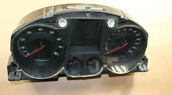 Volkswagen PASSAT B5.5 Speedometer (instrument cluster) 3C0920972A