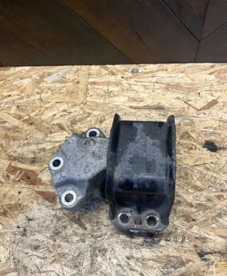 Citroen Berlingo Engine mount bracket 9682026780