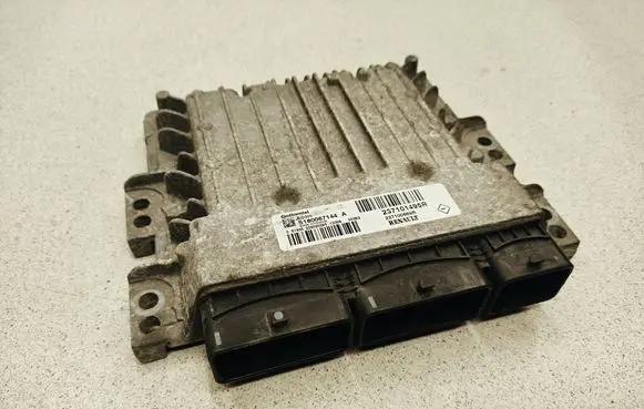 Renault Scenic III - Grand scenic III Engine control unit/module S180067144A 237100669R 237101495R