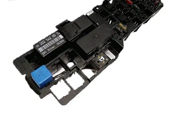 Mercedes-Benz C W202 Fuse box set 2025455240 2028204626