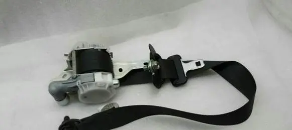 Mitsubishi Lancer X Front seatbelt 7000B600